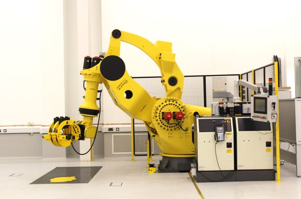 Repeater Housing Robot